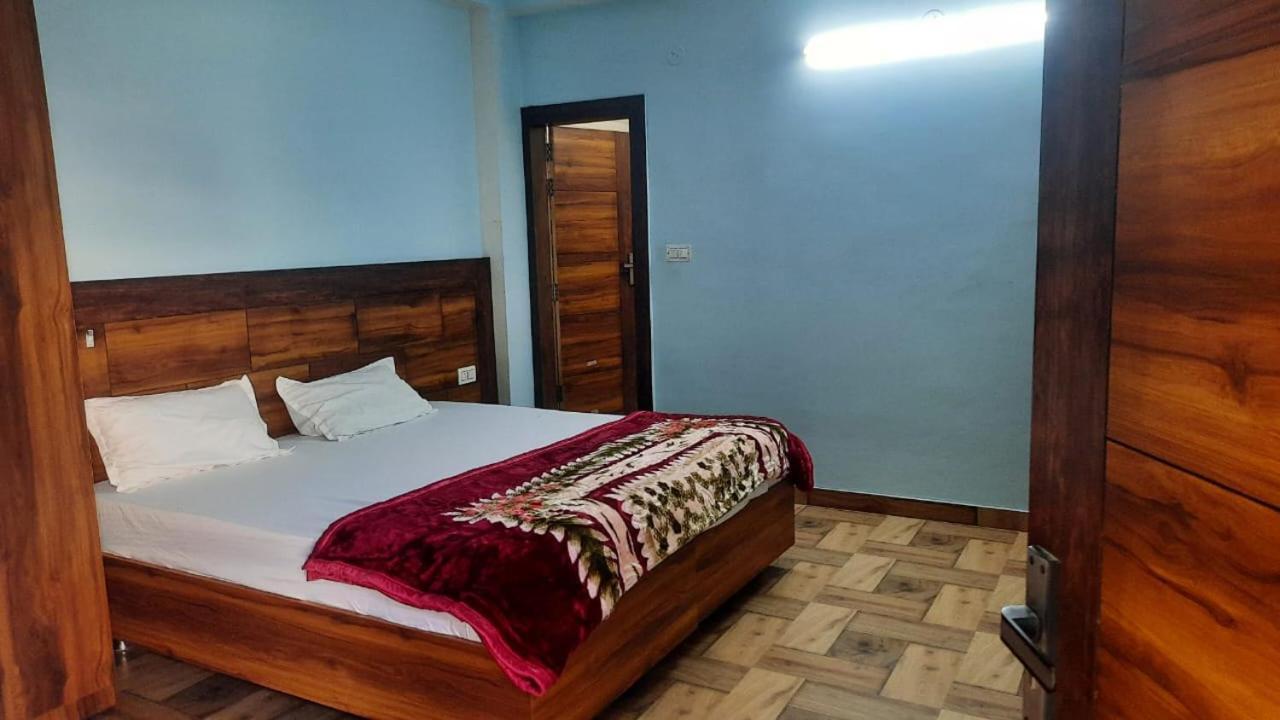 Crescent Moon Homestay Rishīkesh Eksteriør bilde