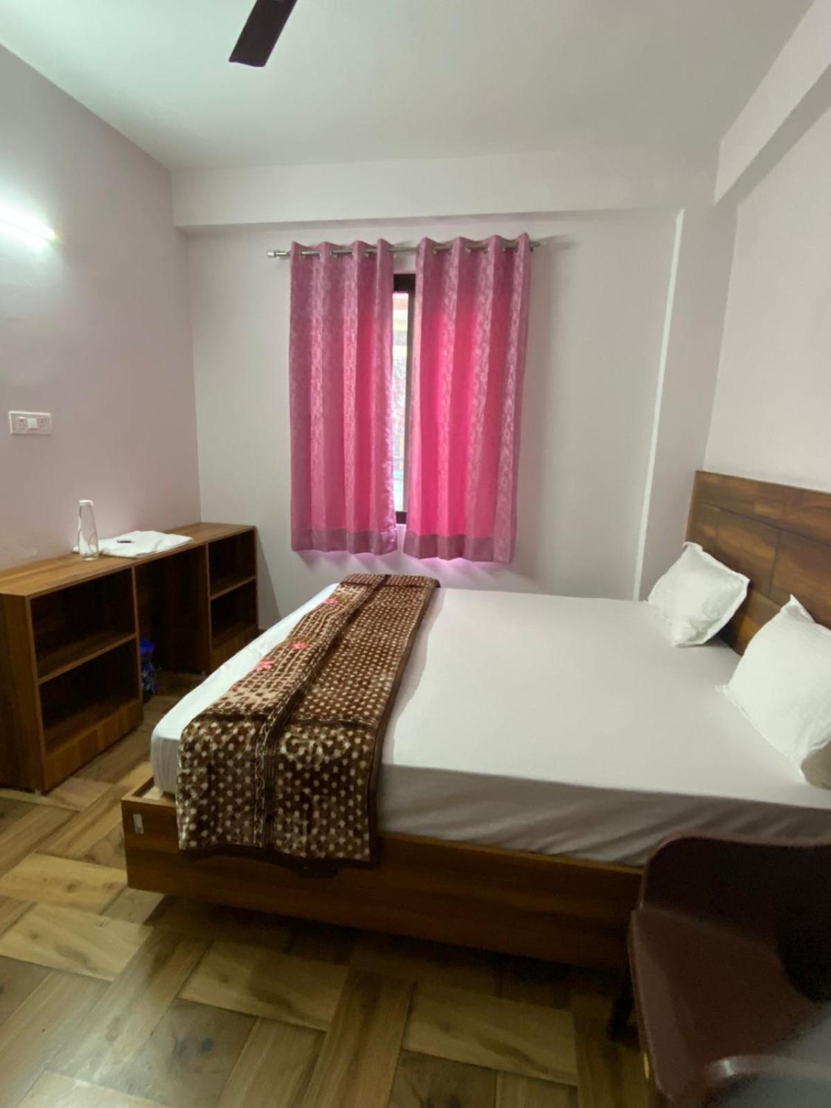 Crescent Moon Homestay Rishīkesh Eksteriør bilde