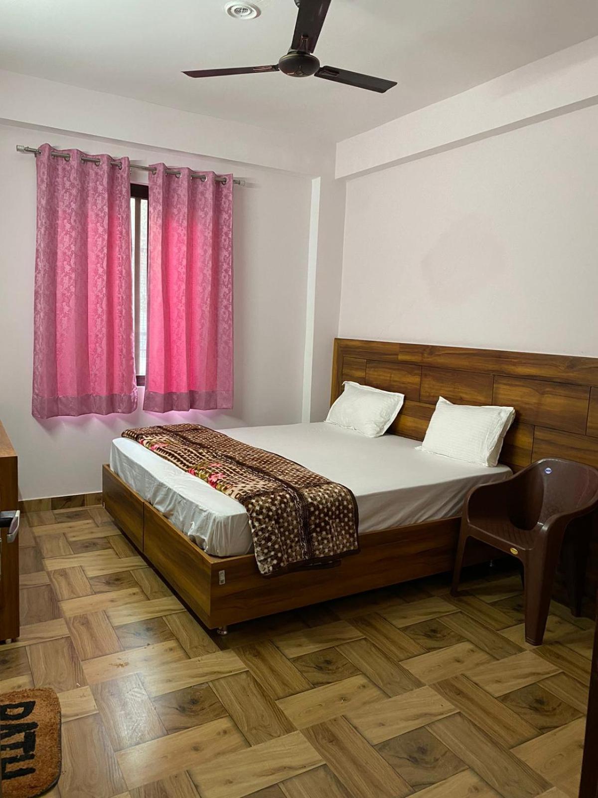 Crescent Moon Homestay Rishīkesh Eksteriør bilde