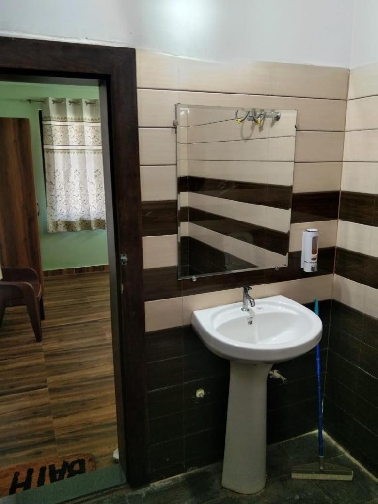 Crescent Moon Homestay Rishīkesh Rom bilde